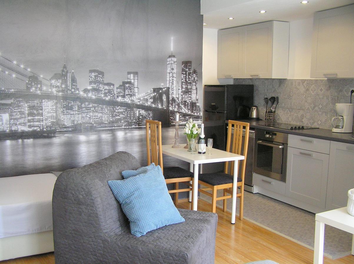 As Apartment *